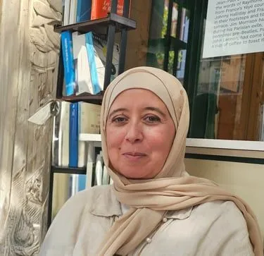 Portrait d'Amina Yekhlef, fondatrice d'AI-Ed Academy